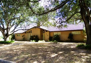 516 N College Street, Weimar, TX 78962