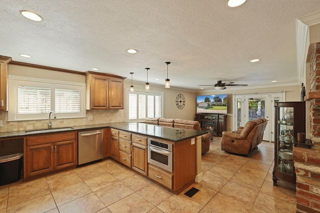 1131 Green Oaks Way, Lodi, CA 95240