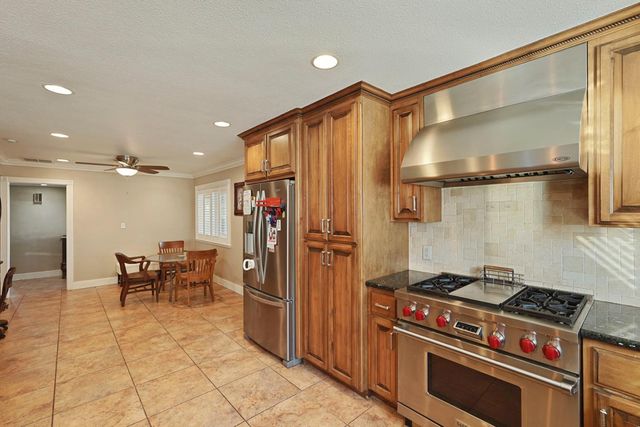 1131 Green Oaks Way, Lodi, CA 95240