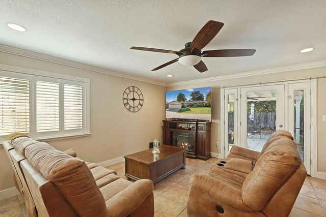 1131 Green Oaks Way, Lodi, CA 95240