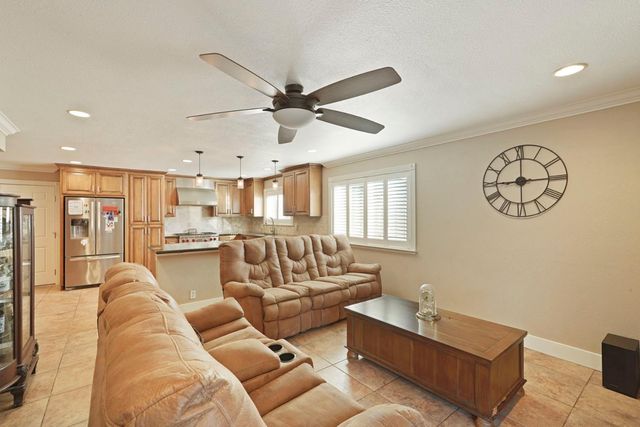 1131 Green Oaks Way, Lodi, CA 95240