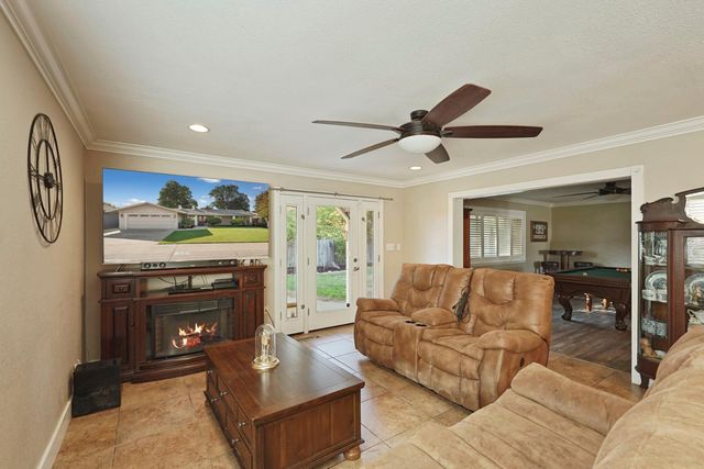 1131 Green Oaks Way, Lodi, CA 95240