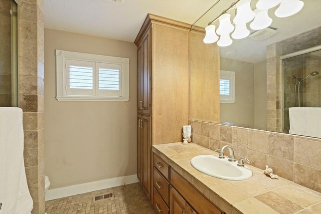 1131 Green Oaks Way, Lodi, CA 95240
