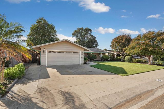 1131 Green Oaks Way, Lodi, CA 95240