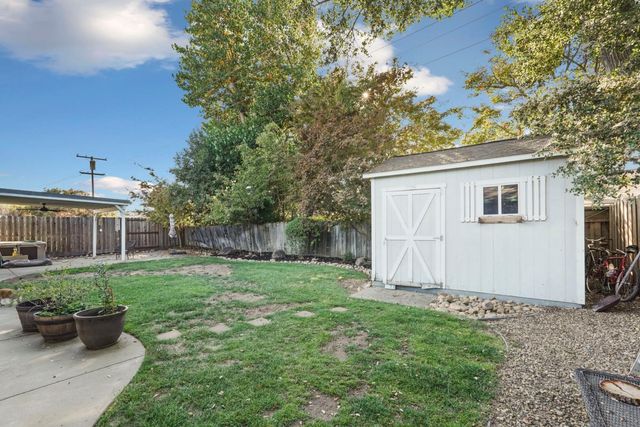 1131 Green Oaks Way, Lodi, CA 95240