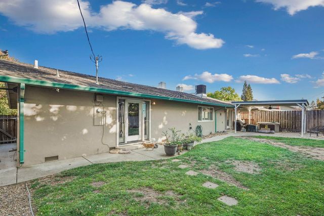 1131 Green Oaks Way, Lodi, CA 95240