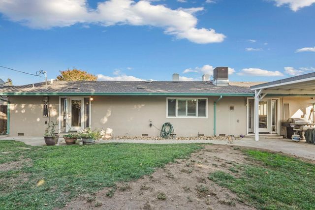 1131 Green Oaks Way, Lodi, CA 95240