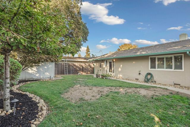 1131 Green Oaks Way, Lodi, CA 95240