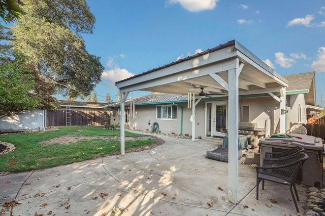1131 Green Oaks Way, Lodi, CA 95240