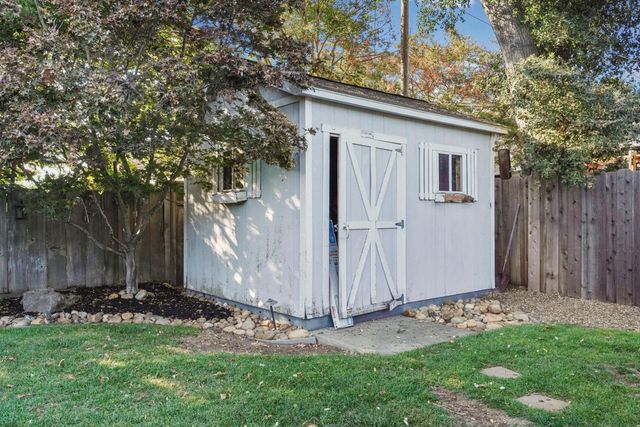 1131 Green Oaks Way, Lodi, CA 95240