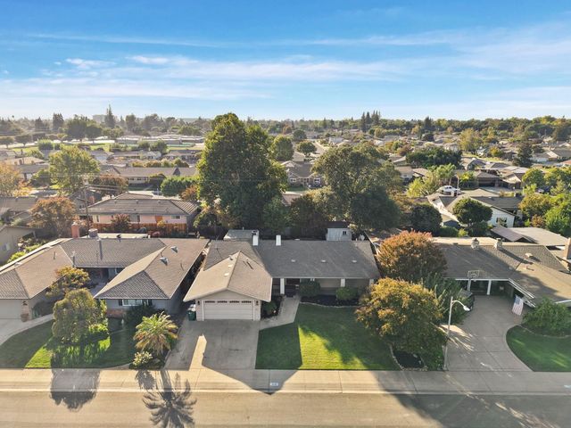 1131 Green Oaks Way, Lodi, CA 95240