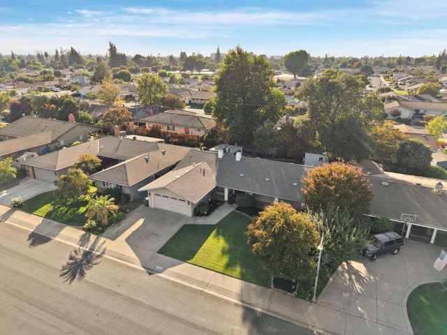 1131 Green Oaks Way, Lodi, CA 95240