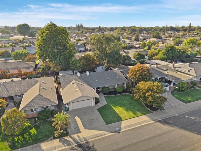 1131 Green Oaks Way, Lodi, CA 95240