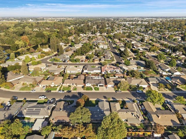 1131 Green Oaks Way, Lodi, CA 95240