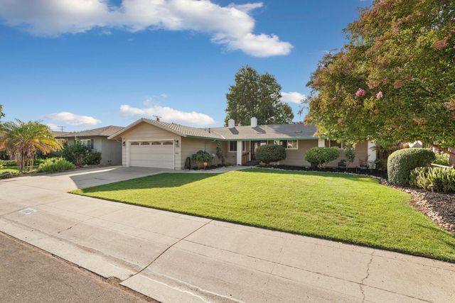 1131 Green Oaks Way, Lodi, CA 95240