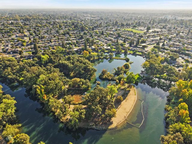 1131 Green Oaks Way, Lodi, CA 95240