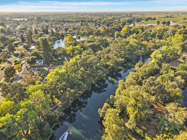 1131 Green Oaks Way, Lodi, CA 95240