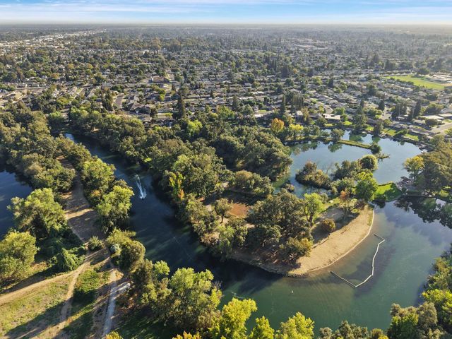 1131 Green Oaks Way, Lodi, CA 95240