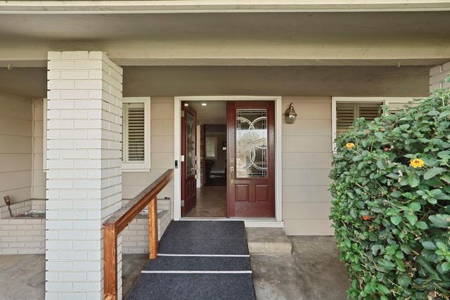 1131 Green Oaks Way, Lodi, CA 95240