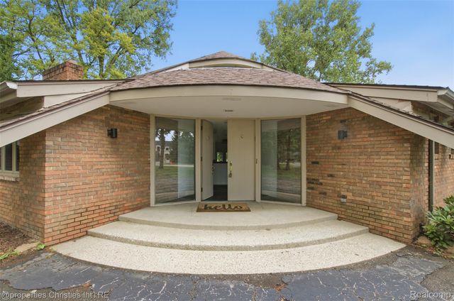 25310 Canterbury Road, Franklin Village, MI 48025