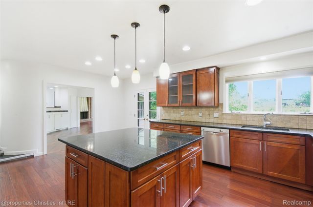25310 Canterbury Road, Franklin Village, MI 48025