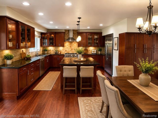 25310 Canterbury Road, Franklin Village, MI 48025