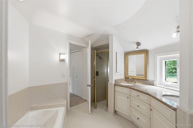 25310 Canterbury Road, Franklin Village, MI 48025
