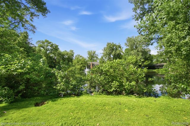 25310 Canterbury Road, Franklin Village, MI 48025