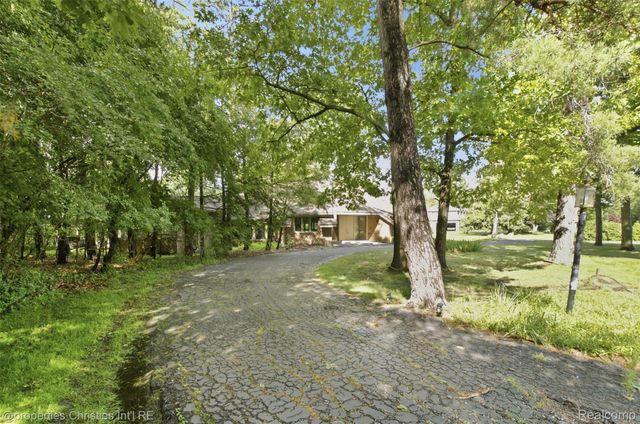 25310 Canterbury Road, Franklin Village, MI 48025