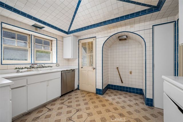 1569 Midvale Avenue, Los Angeles, CA 90024
