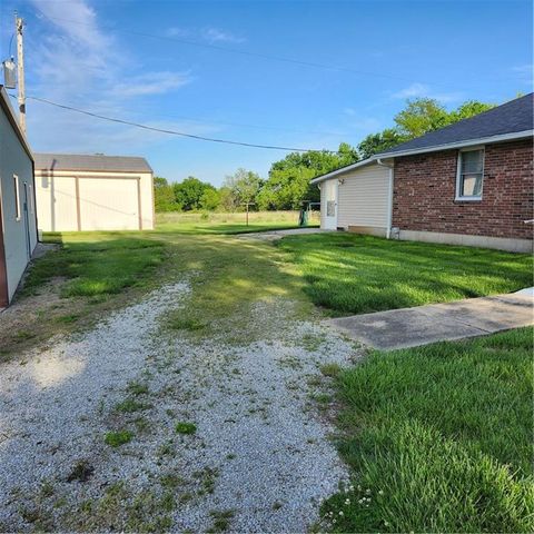 37869 Hedge Lane Road, Paola, KS 66071