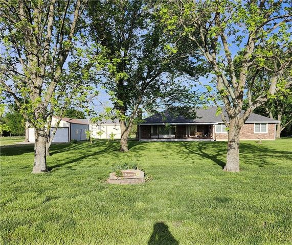 37869 Hedge Lane Road, Paola, KS 66071