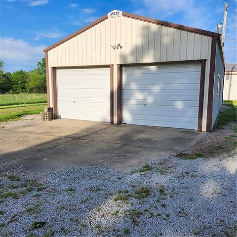 37869 Hedge Lane Road, Paola, KS 66071