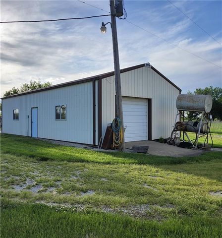 37869 Hedge Lane Road, Paola, KS 66071