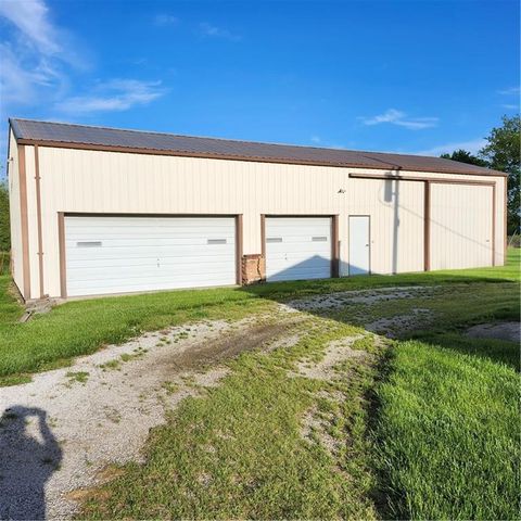 37869 Hedge Lane Road, Paola, KS 66071