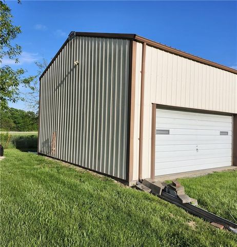 37869 Hedge Lane Road, Paola, KS 66071