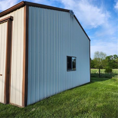 37869 Hedge Lane Road, Paola, KS 66071