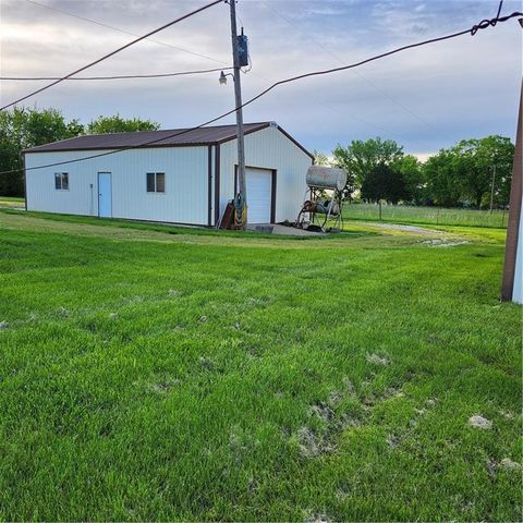 37869 Hedge Lane Road, Paola, KS 66071