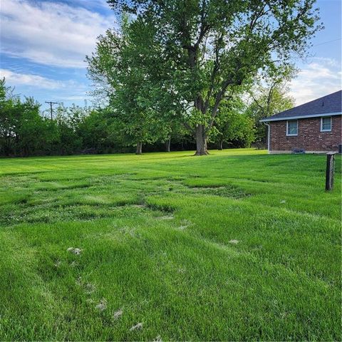 37869 Hedge Lane Road, Paola, KS 66071