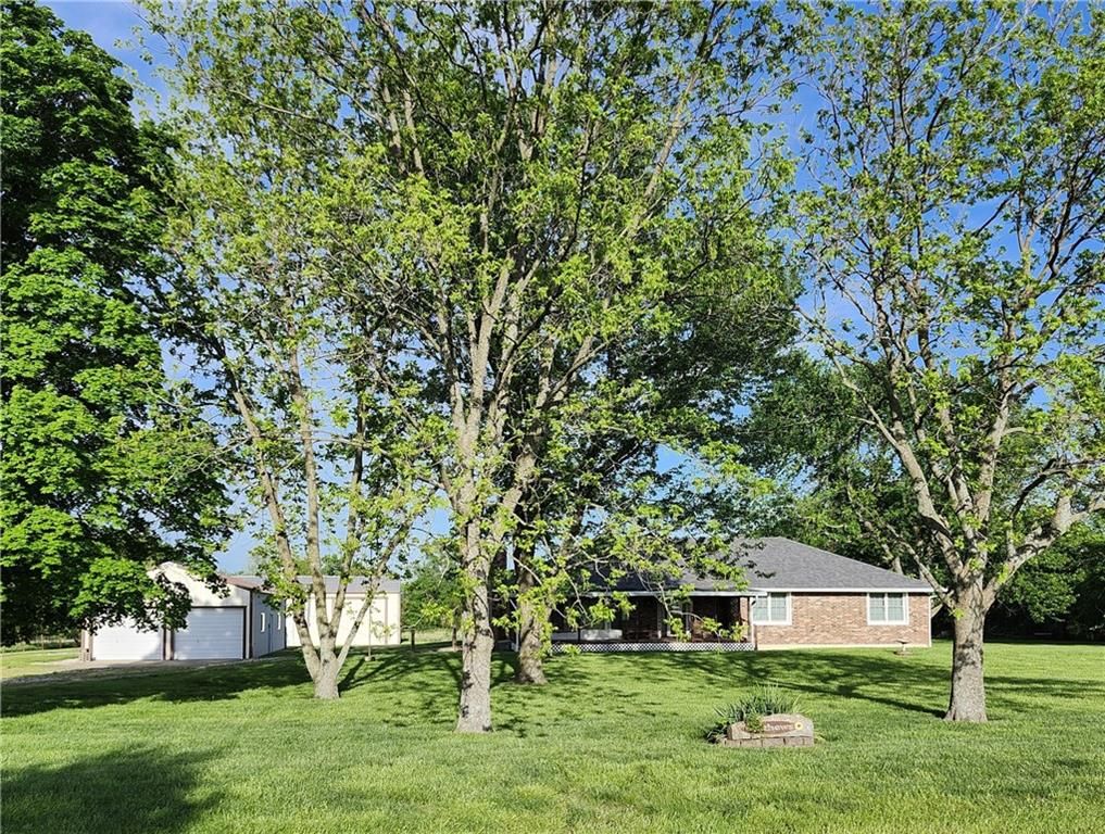 37869 Hedge Lane Road, Paola, KS 66071