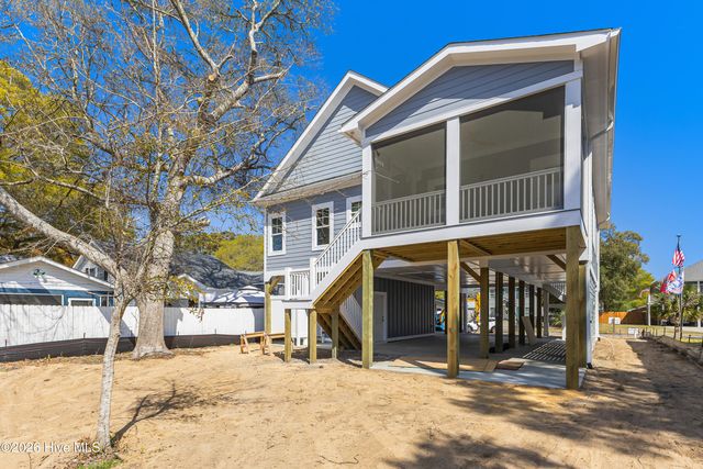 125 NW 19th Street, Oak Island, NC 28465