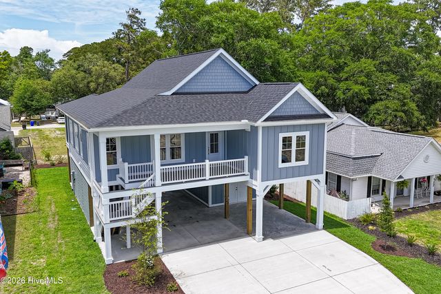 125 NW 19th Street, Oak Island, NC 28465