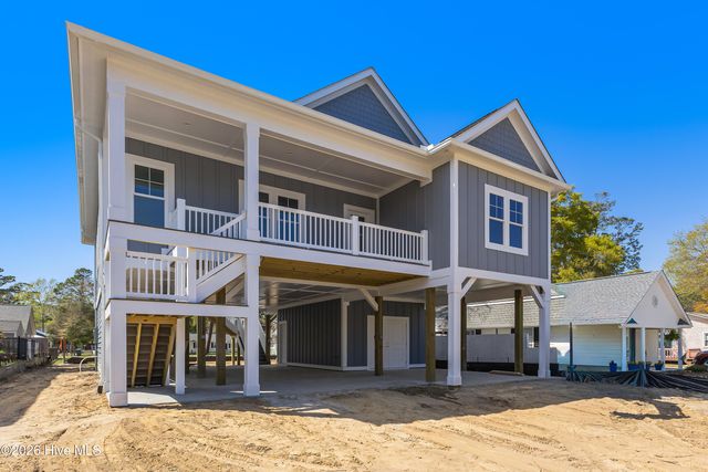 125 NW 19th Street, Oak Island, NC 28465