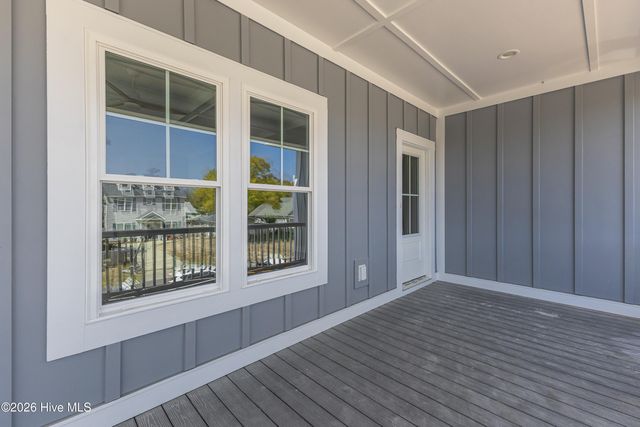 125 NW 19th Street, Oak Island, NC 28465
