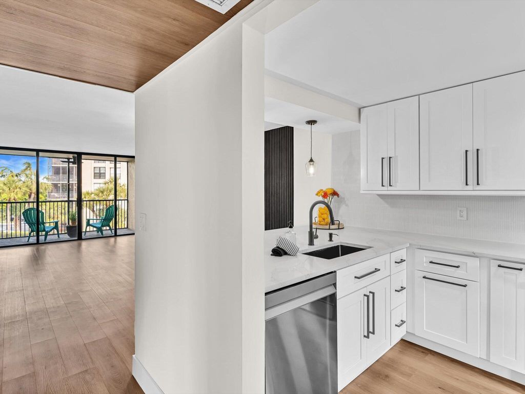 21 Royal Palm Way 303, Boca Raton, FL 33432