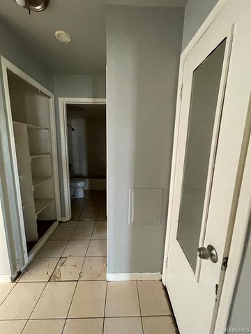 20569 Evergreen Road, Detroit, MI 48219