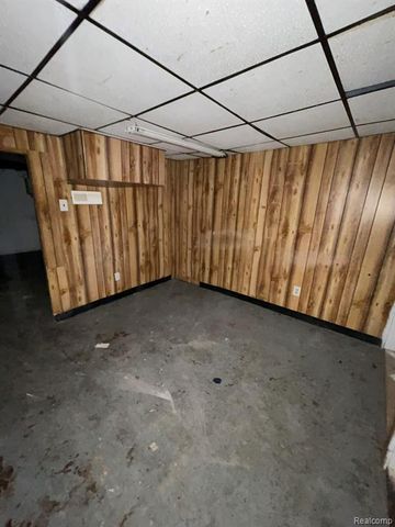 20569 Evergreen Road, Detroit, MI 48219