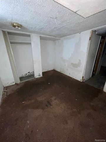 20569 Evergreen Road, Detroit, MI 48219