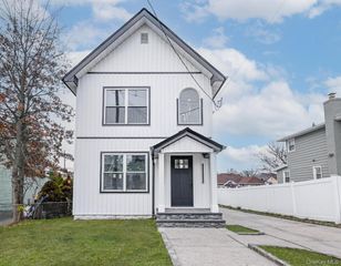 44 Catherine Avenue, Franklin Square, NY 11010
