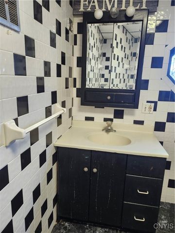 319 Burnet Avenue 1, Syracuse, NY 13203